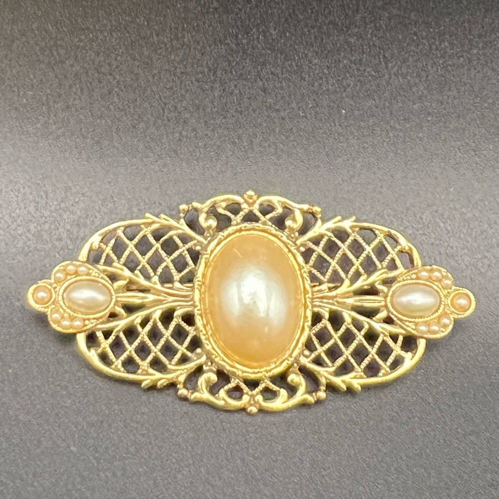 Vintage 1928 Jewelry Co faux pearl brooch, gold tone, c clasp